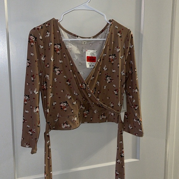 Long sleeve tie around crop top - Picture 1 of 3